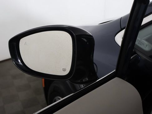 Used 2024 Chrysler Pacifica Limited FWD image 34