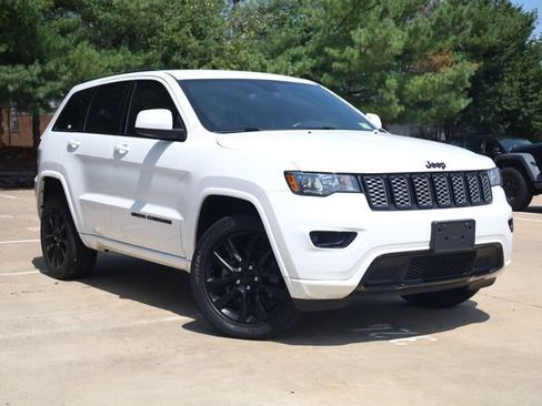 Used 2021 Jeep Grand Cherokee Laredo X AWD/4WD image 3