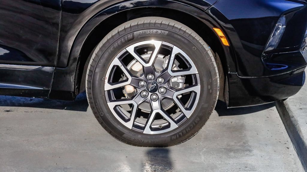 Used 2025 Chevrolet Blazer RS AWD/4WD image 11