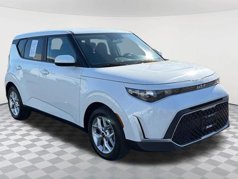 Used 2023 Kia Soul LX w/ Option Group 015 image 3