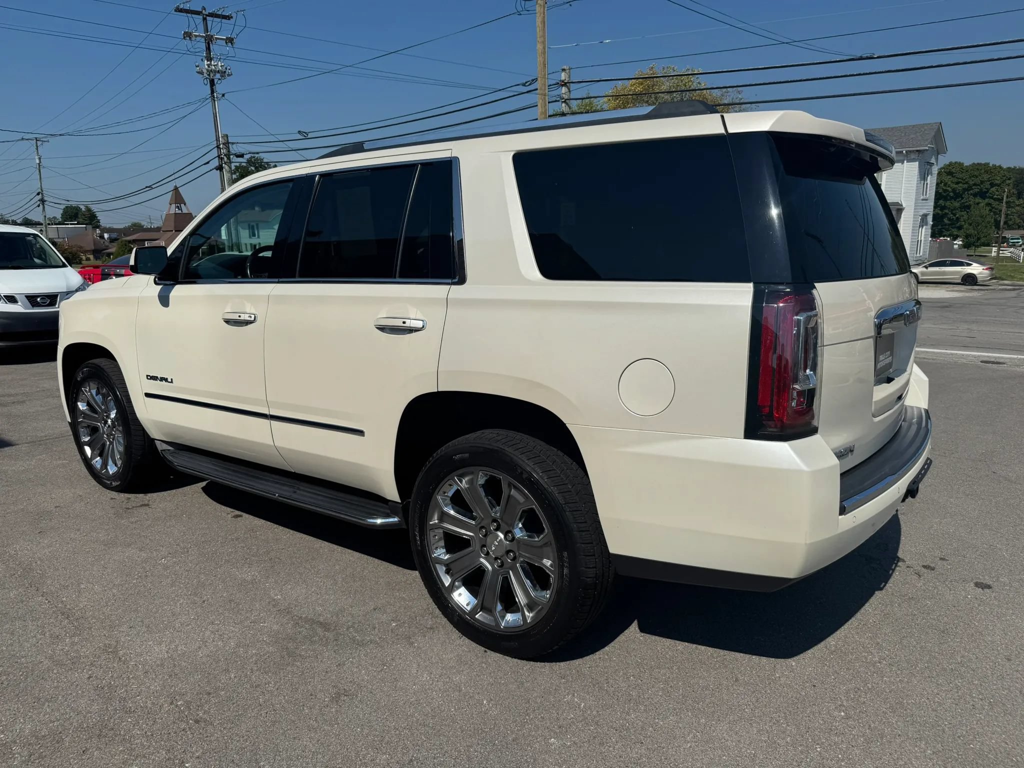 Used 2015 GMC Yukon Denali w/ Touring Package AWD/4WD image 9