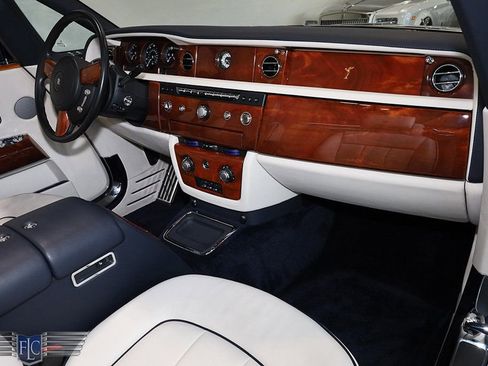 Used 2013 Rolls-Royce Phantom Drophead Coupe image 25