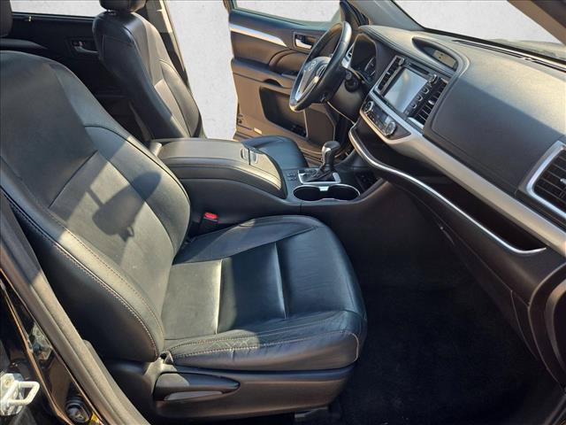 Used 2016 Toyota Highlander XLE FWD image 19