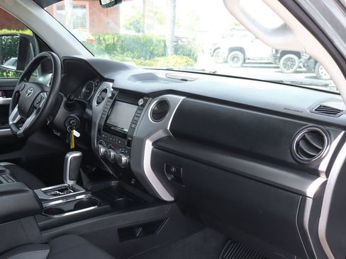 Used 2016 Toyota Tundra SR5 w/ SR5 Upgrade Package RWD image 38