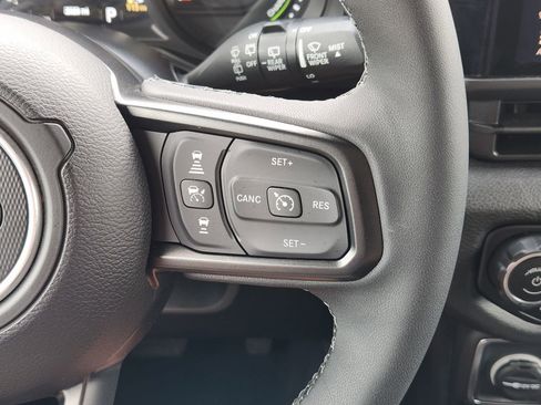 Used 2025 Jeep Wrangler Sport image 38