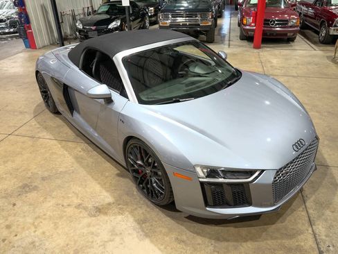 Used 2018 Audi R8 V10 w/ Carbon Exterior Package AWD/4WD image 28