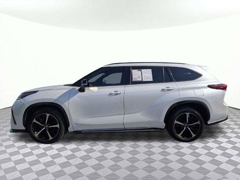 Used 2022 Toyota Highlander XSE FWD image 6