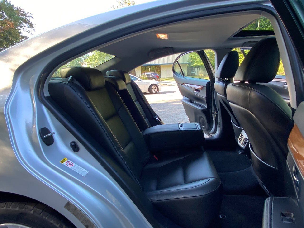 Used 2014 Lexus ES 300h w/ Luxury Package w/Bamboo Trim FWD image 55