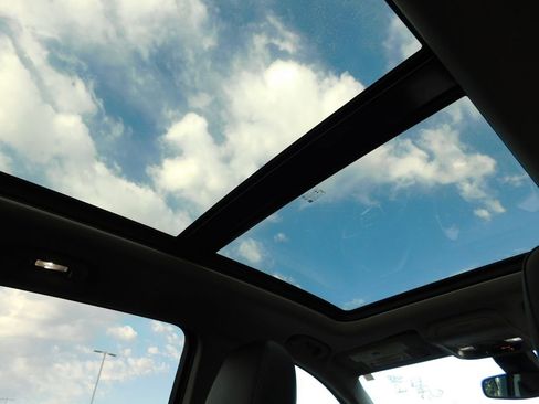 Used 2022 GMC Terrain SLT w/ Infotainment Package II image 6