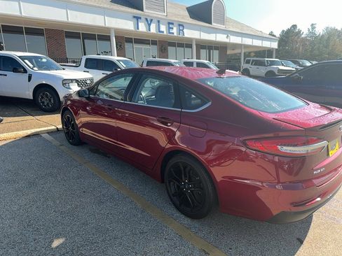 Used 2019 Ford Fusion SE w/ Equipment Group 151A image 4