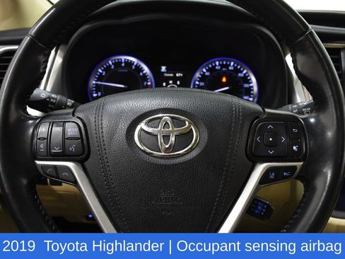 Used 2019 Toyota Highlander Limited AWD/4WD image 12