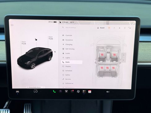 Used 2022 Tesla Model Y Long Range AWD/4WD image 26