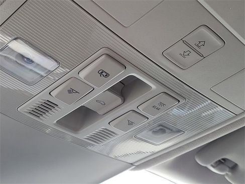 New 2026 Volkswagen Taos SE image 36