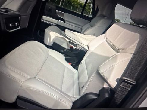 Used 2025 Ford Expedition Max Platinum w/ Driver's Package AWD/4WD image 24