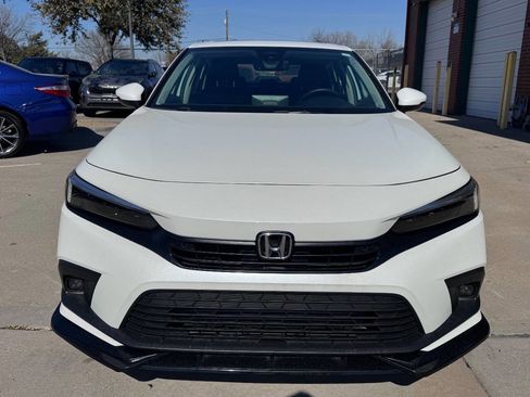 Used 2024 Honda Civic Touring image 2
