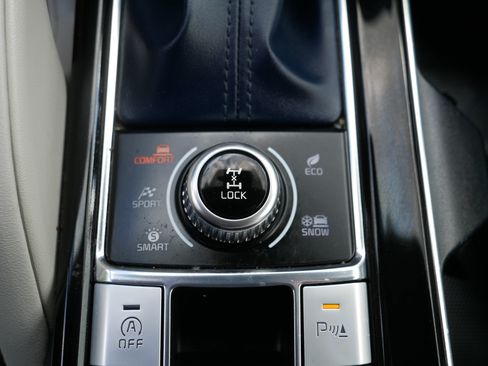 Used 2024 Kia Telluride EX w/ EX Captain's Chair Package AWD/4WD image 32