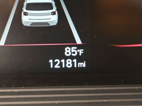 Certified 2025 Hyundai Venue SE image 36