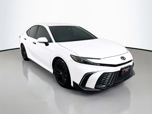 Used 2025 Toyota Camry SE w/ Convenience Package FWD image 3