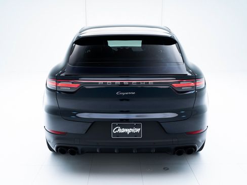 Used 2022 Porsche Cayenne Platinum Edition image 10