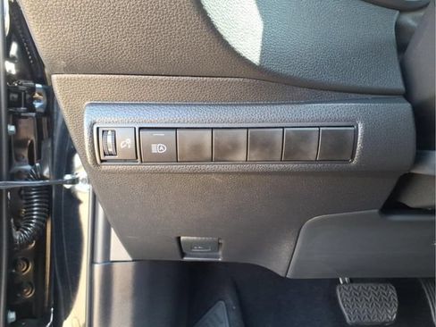 Used 2025 Toyota Corolla LE FWD image 14