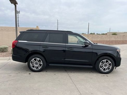 Used 2025 Ford Expedition Active AWD/4WD image 5