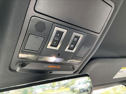 Used 2022 Land Rover Defender 110 X-Dynamic SE image 38