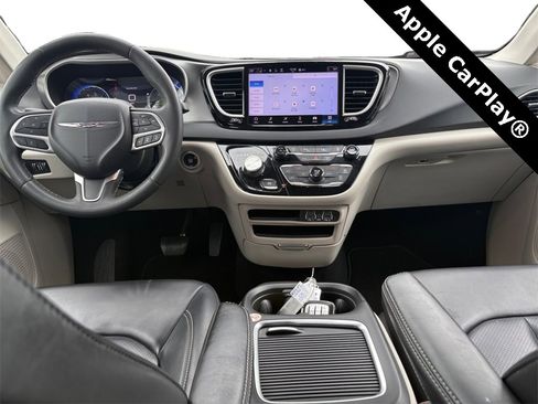 Certified 2023 Chrysler Pacifica Touring-L image 10