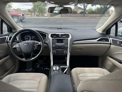 Used 2018 Ford Fusion SE image 17