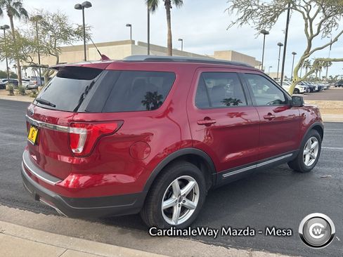 Used 2018 Ford Explorer XLT w/ Equipment Group 202A image 4