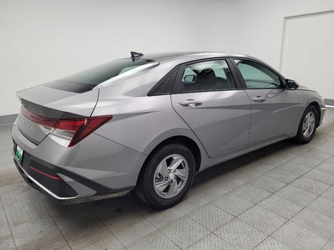 Used 2024 Hyundai Elantra SE FWD image 9