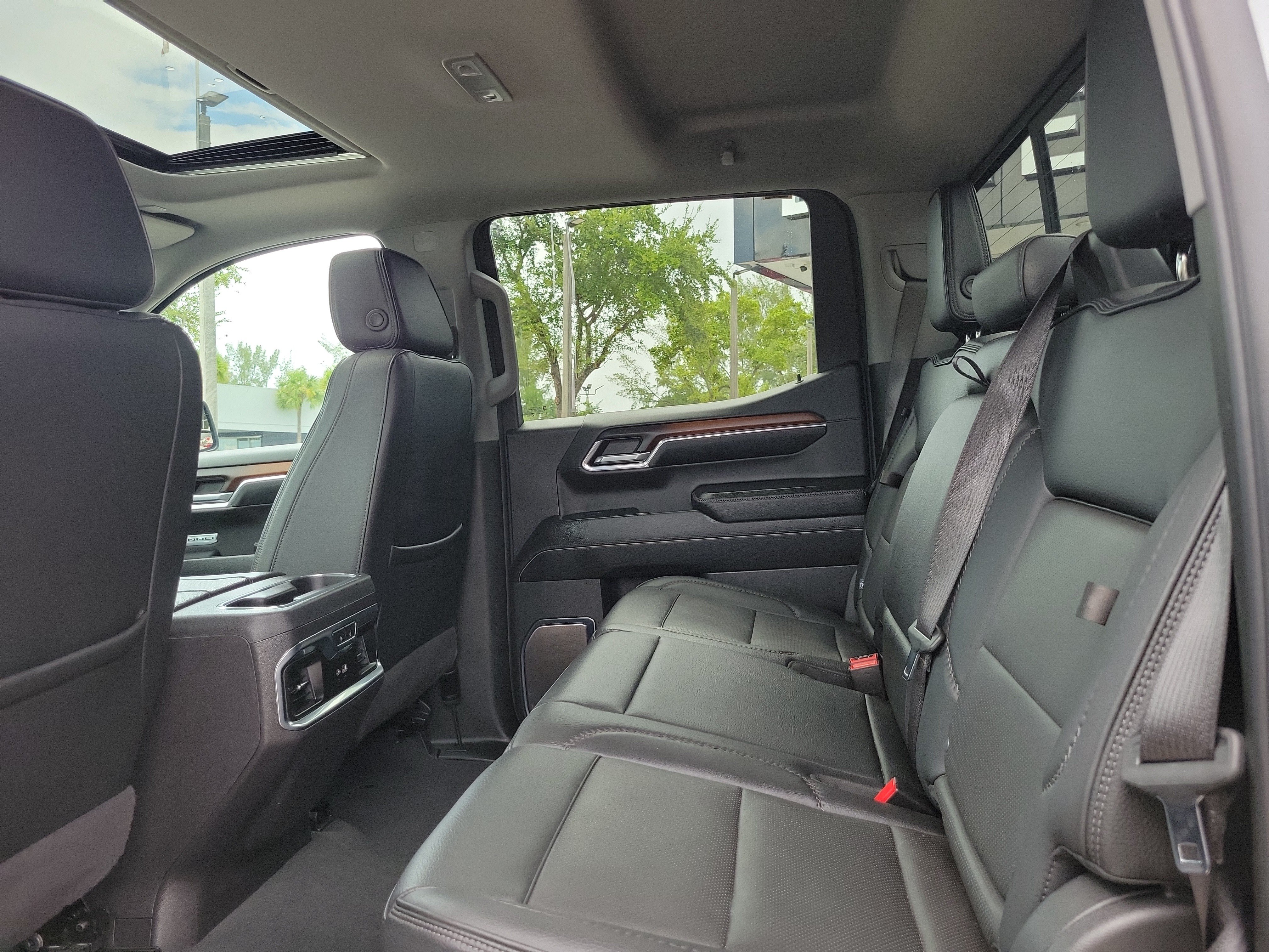 Used 2024 GMC Sierra 1500 Denali w/ Denali Reserve Package AWD/4WD image 14