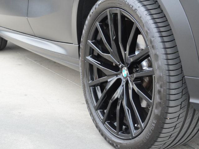 Used 2022 BMW X6 xDrive40i w/ M Sport Package AWD/4WD image 16