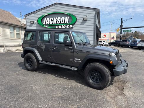 Used 2017 Jeep Wrangler Unlimited Sport w/ Connectivity Group AWD/4WD image 3