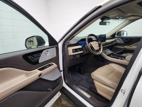 Used 2021 Lincoln Aviator Reserve w/ Equipment Group 202A AWD/4WD image 11
