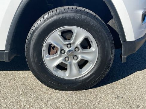 Used 2015 Jeep Grand Cherokee Laredo w/ Quick Order Package 23E image 10