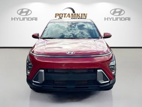 Certified 2025 Hyundai Kona SE image 2