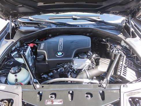 Used 2014 BMW 528i xDrive Sedan AWD/4WD image 32