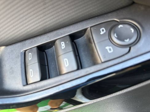 Used 2026 Chevrolet Equinox LT FWD image 17