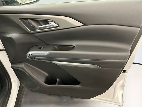 Used 2025 Chevrolet Traverse LT image 35