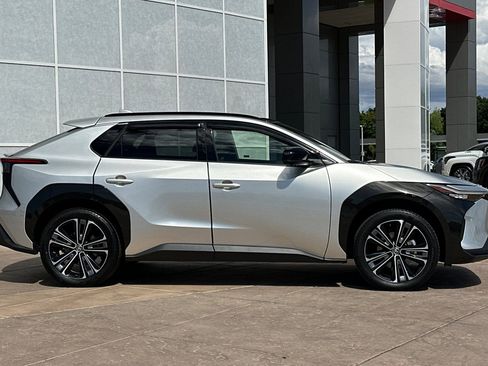 Used 2023 Toyota bZ4X Limited image 3