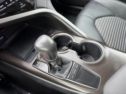 Used 2024 Toyota Camry SE image 12