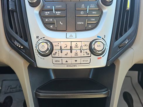 Used 2017 Chevrolet Equinox Premier FWD image 23