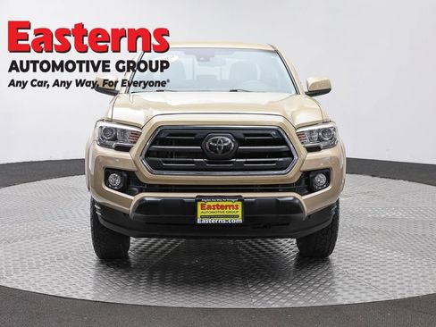 Used 2018 Toyota Tacoma SR5 AWD/4WD image 2