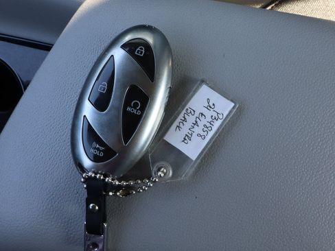 Used 2024 Hyundai Elantra Limited FWD image 31