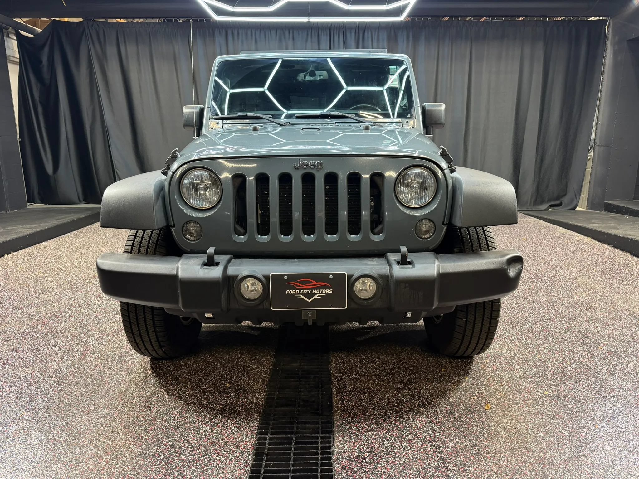 Used 2014 Jeep Wrangler Unlimited Sport w/ Dual Top Group AWD/4WD image 2