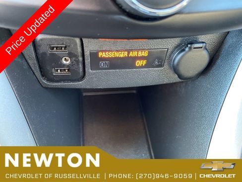 Used 2022 Chevrolet Trax LT AWD/4WD image 19