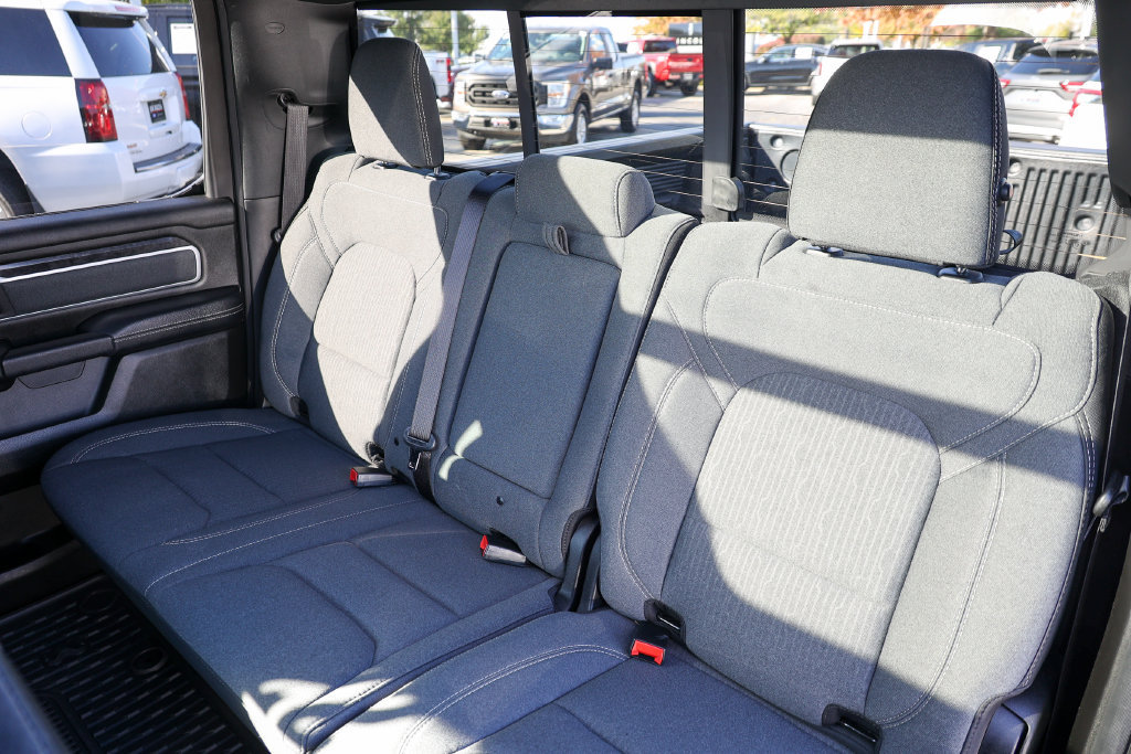 Used 2022 RAM 1500 Big Horn AWD/4WD image 30