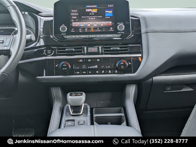 Used 2025 Nissan Pathfinder SV w/ SV Premium Package FWD image 23