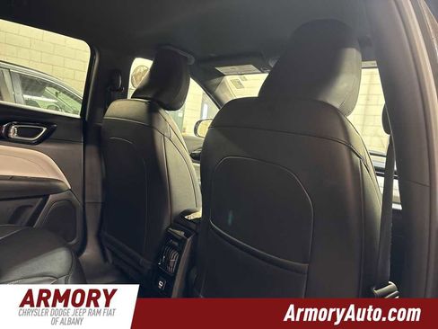 Used 2025 Jeep Compass Limited image 30