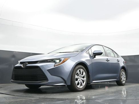 Used 2025 Toyota Corolla LE FWD image 22